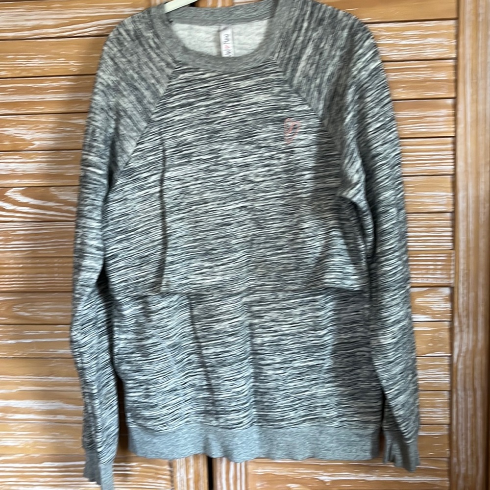 Latched Mama Snuggle up nursing sweatshirt. Xs/s.Lift up nursing access, pockets
